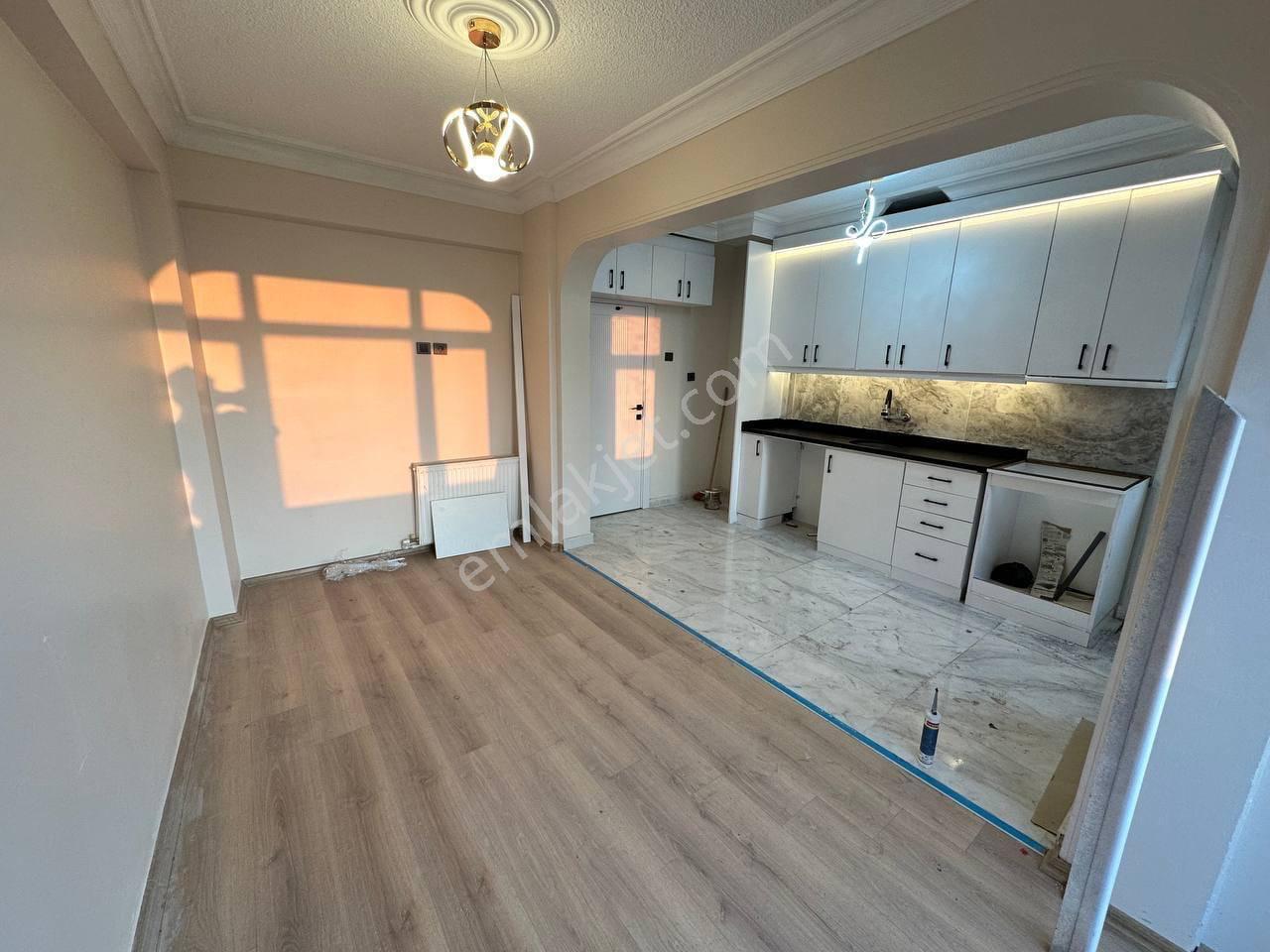 Seyhan Nezip Fazıl Blv Üzeri 3+1 Full Yapılı Yeşilyurt Mh Satılık Daire — fotoğraf 3