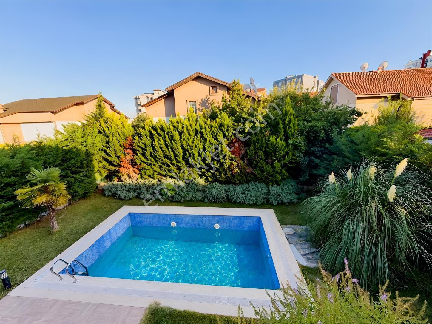 Özlüce 19 Mayıs'ta Özel Havuzlu, Bahçeli, Müstakil 4,5+1 Villa