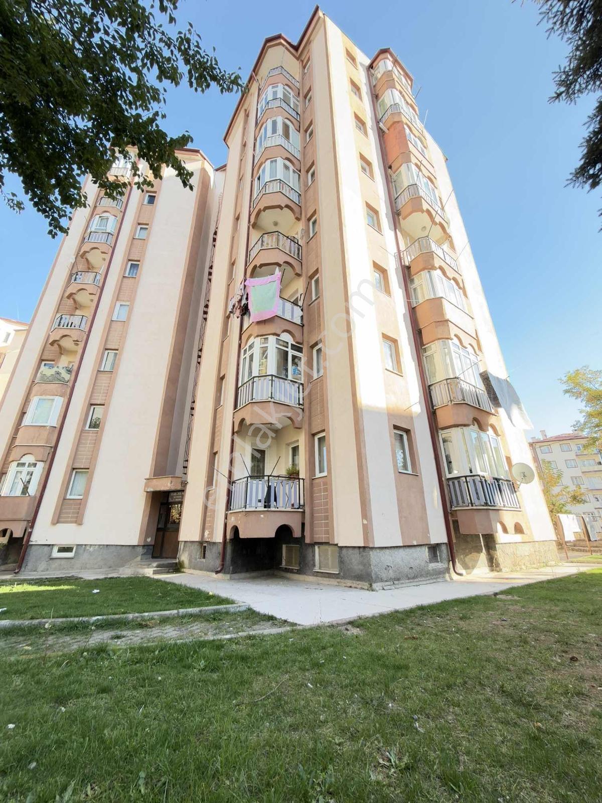 Sivas Şeyhşamil Baytem Konutlarında Satılık 3+1 Ara Kat Daire
