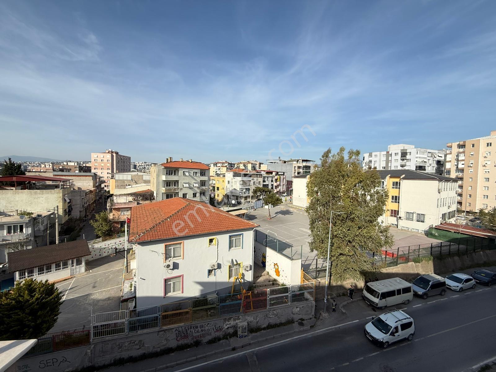 Buca'da Üniverste Karşısı Satılık 3+1 Daire — fotoğraf 3