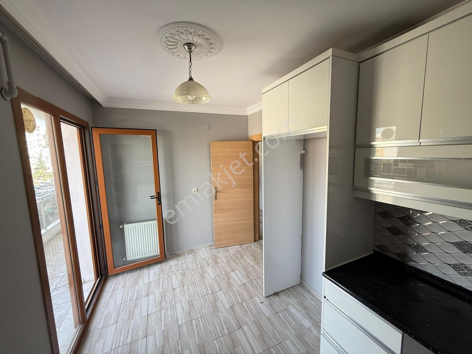 Buca'da Üniverste Karşısı Satılık 3+1 Daire — fotoğraf 14