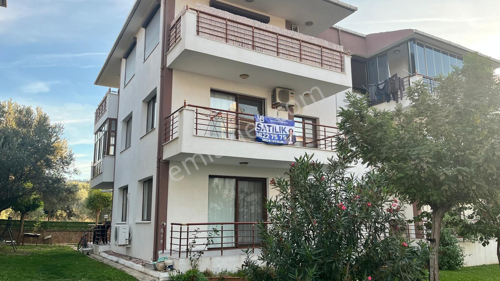 Yenifoça Turkuaz Evleri Sitesinde Satılık 2+1 Daire — fotoğraf 3