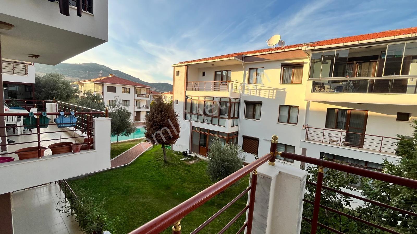 Yenifoça Turkuaz Evleri Sitesinde Satılık 2+1 Daire — fotoğraf 14