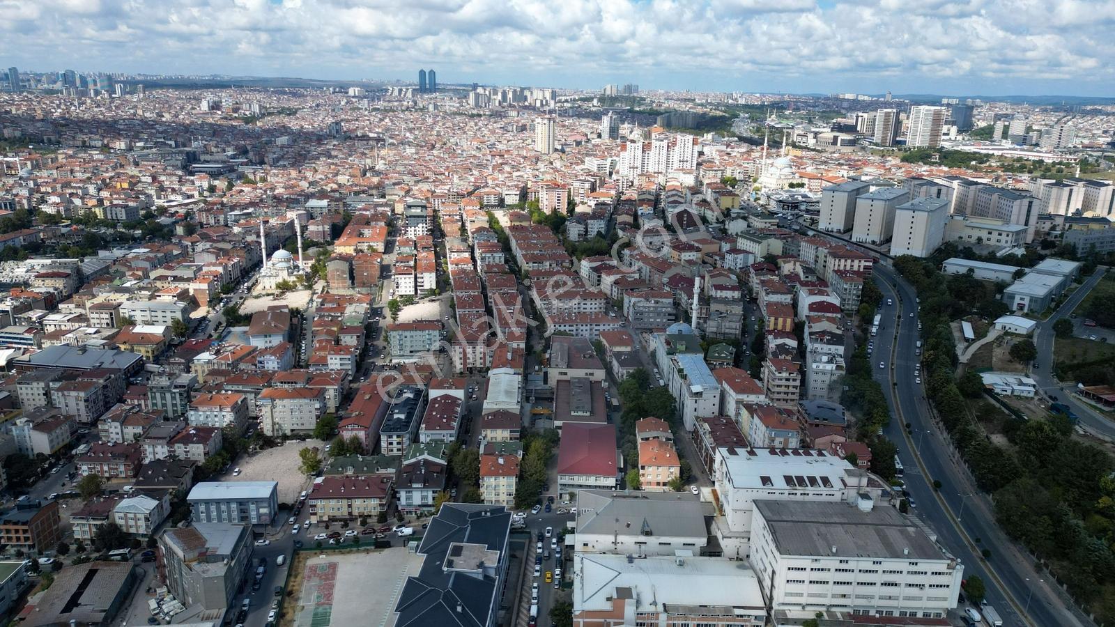 Güngören Davutpaşa'da 1.226 M² Çift Cepheli İmarlı Ticari Arsa — fotoğraf 9