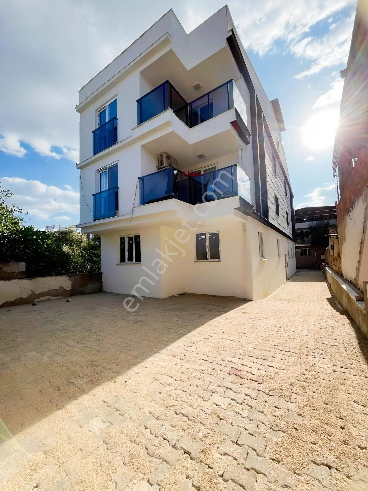 Sağlık Lisesi Ve Öğretmen Okuluna Yakın Satılık 2+1 Sıfır Daire