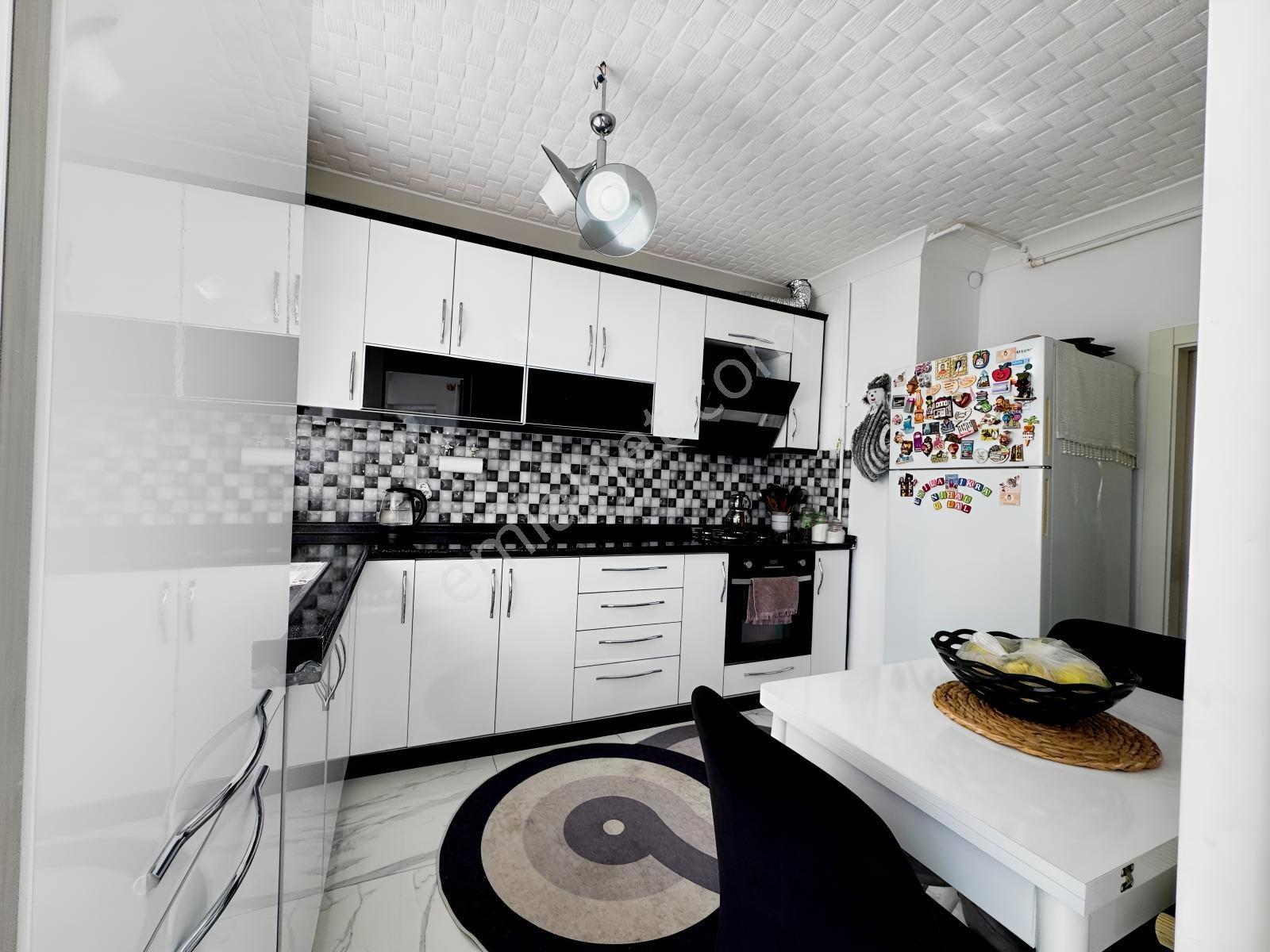 Güzelkent Mah.3+1 120 M2 Site İçerisinde Full Yapılı Daire — fotoğraf 4