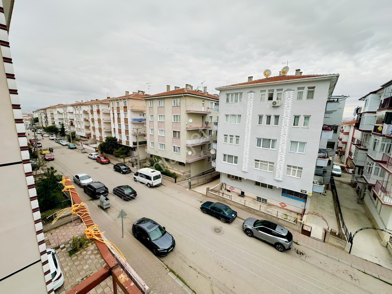 Sincan Yavuz Sokakta 3+1 Ara Kat Satılık Daire — fotoğraf 2