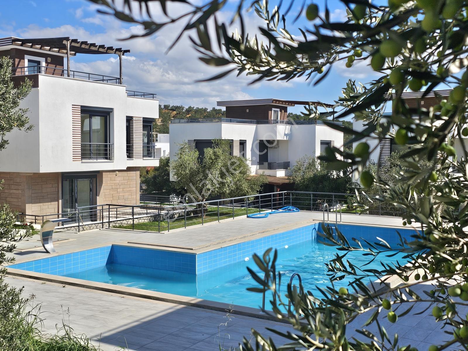 Onmax Karaağaçta 3+1 Havuzlu Site İçerisinde Tam Müstakil Villa — fotoğraf 3