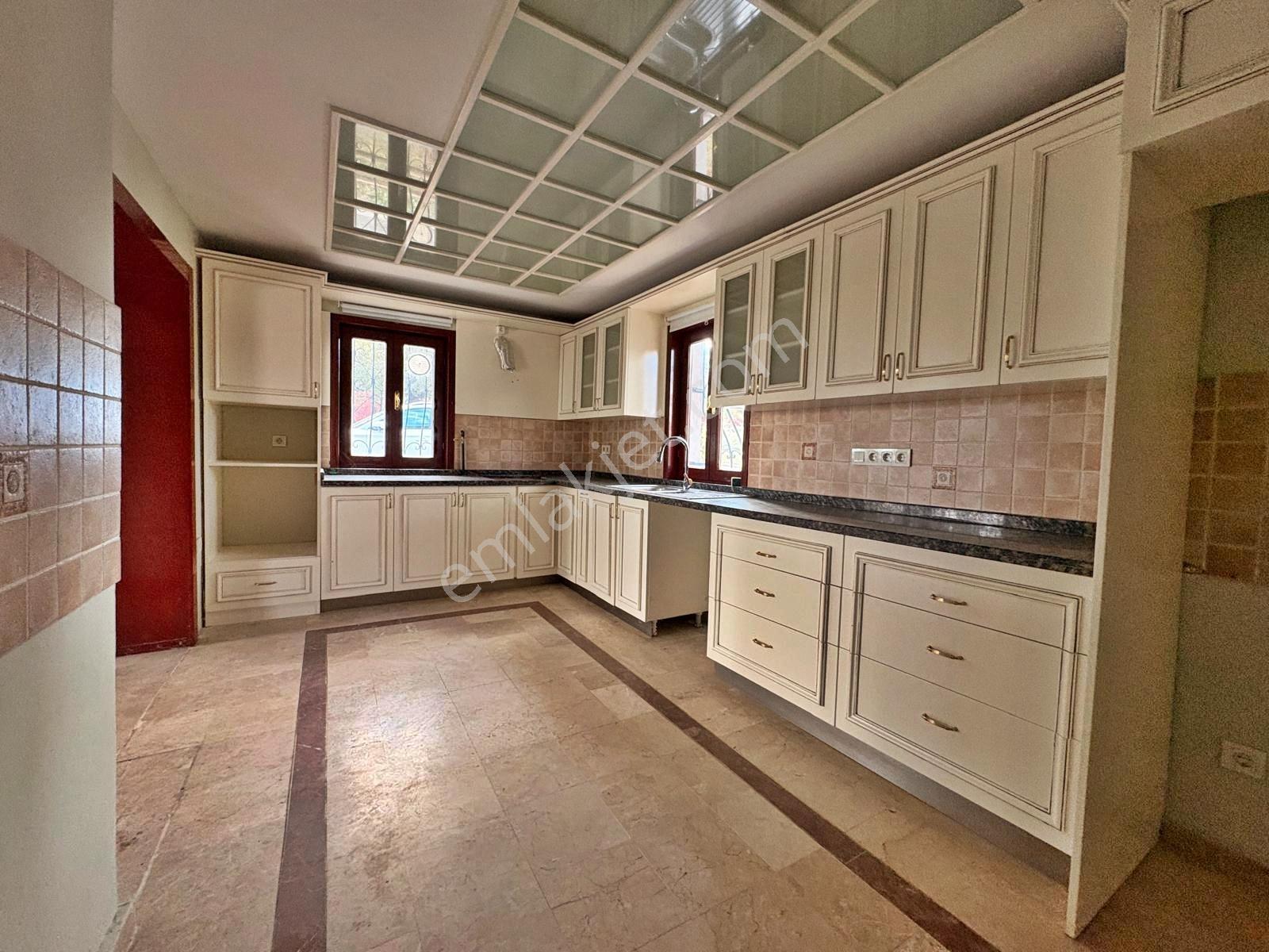 Albayrak Gayrimenkul'den Satılık Prestijli 8+1 Tripleks Villa — fotoğraf 12
