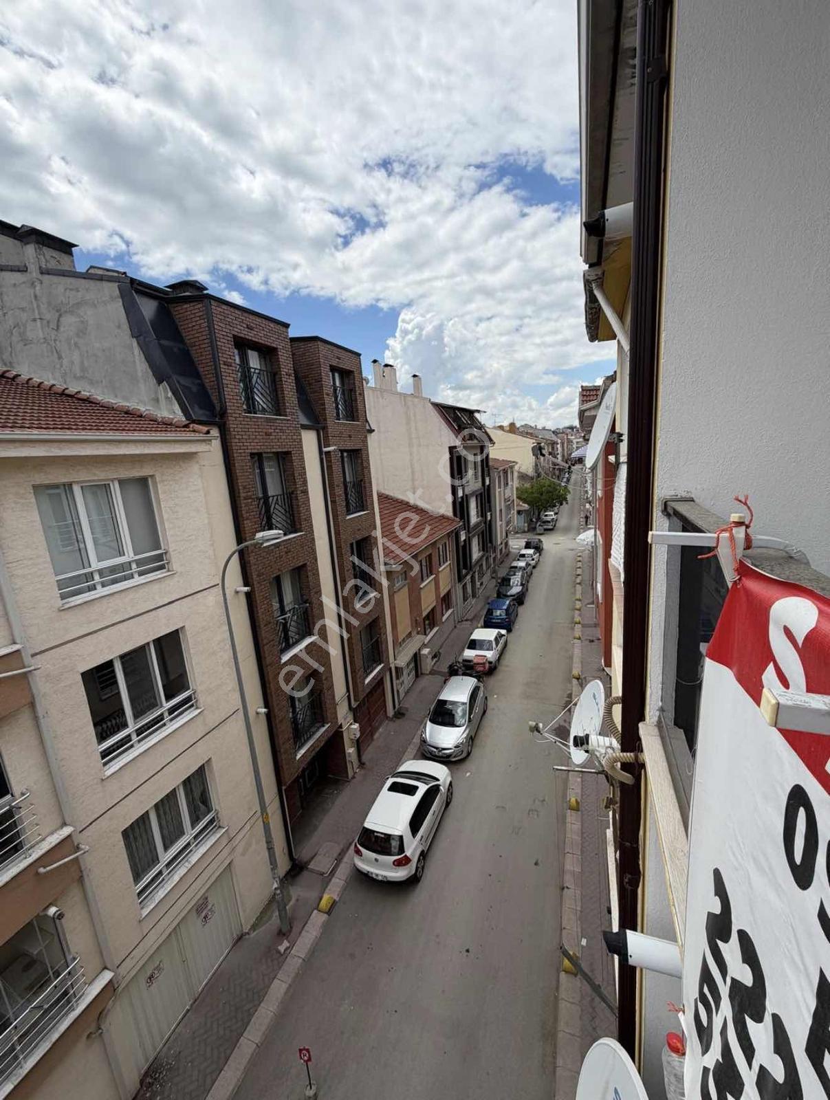 Akademi'den Cadde Yakını Balkonlu Bakımlı Satılık 3+1 — fotoğraf 8