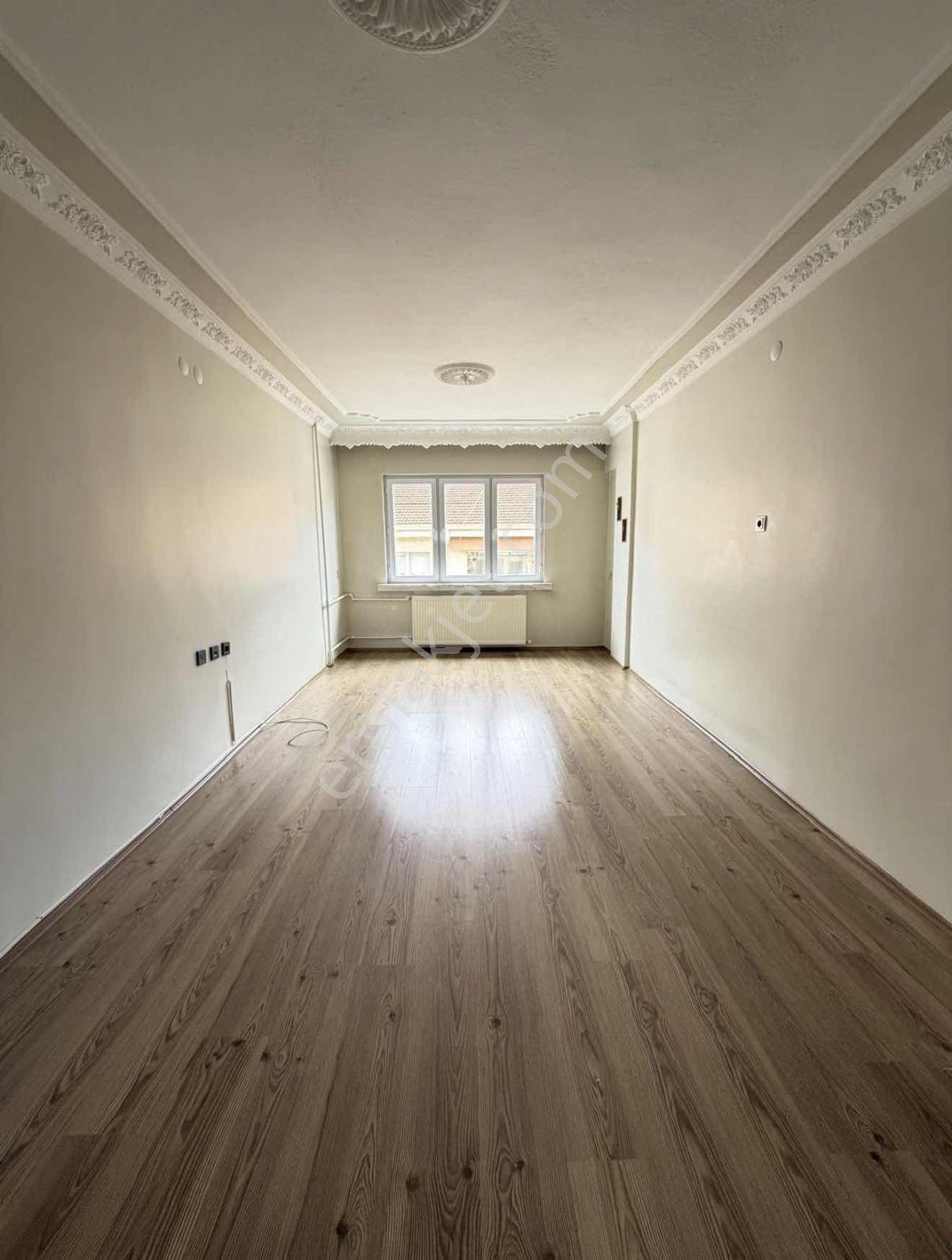 Akademi'den Cadde Yakını Balkonlu Bakımlı Satılık 3+1 — fotoğraf 11