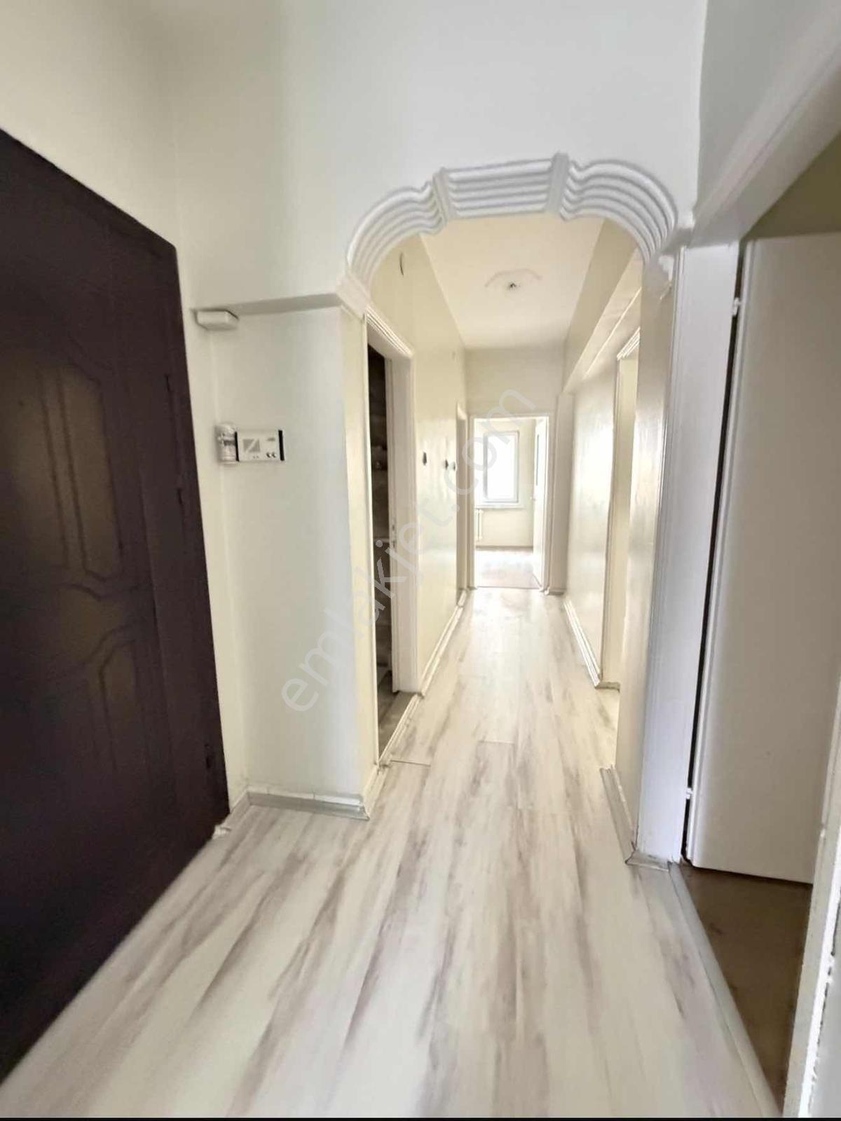 Akademi'den Cadde Yakını Balkonlu Bakımlı Satılık 3+1 — fotoğraf 16