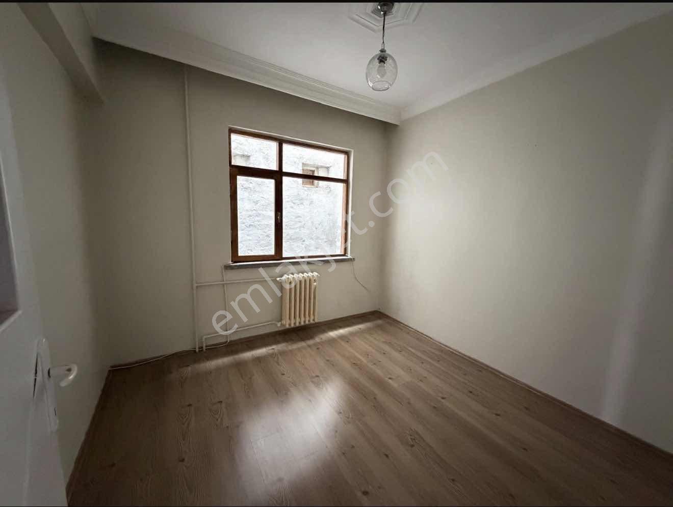 Akademi'den Cadde Yakını Balkonlu Bakımlı Satılık 3+1 — fotoğraf 18