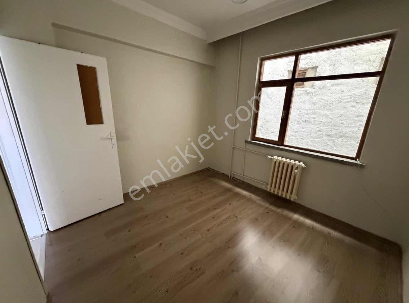 Akademi'den Cadde Yakını Balkonlu Bakımlı Satılık 3+1 — fotoğraf 20