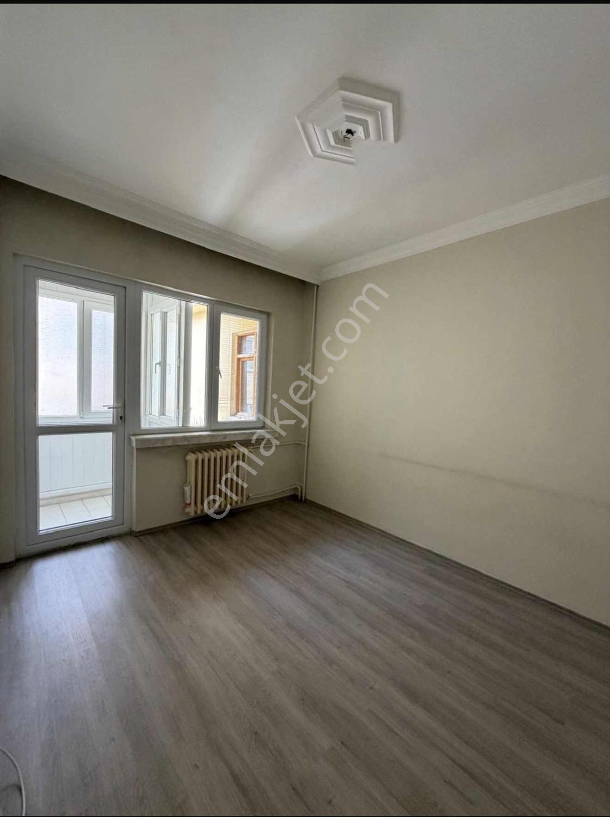 Akademi'den Cadde Yakını Balkonlu Bakımlı Satılık 3+1 — fotoğraf 26