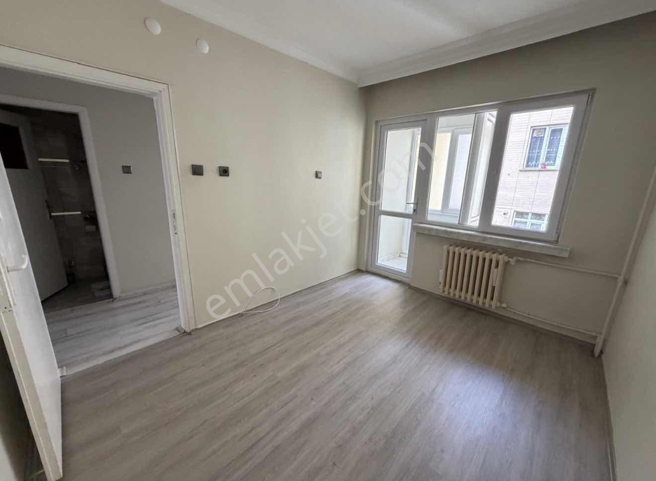 Akademi'den Cadde Yakını Balkonlu Bakımlı Satılık 3+1 — fotoğraf 27