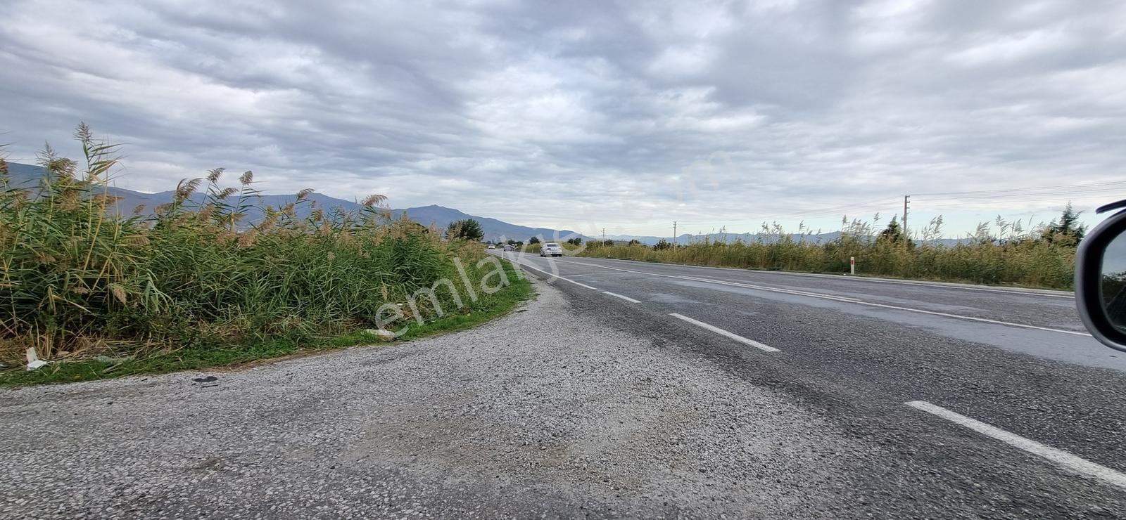Foça Yolu Üzeri 271m2 Hisseli Tapu Çok İyi Konumda Yatırımlık — fotoğraf 6