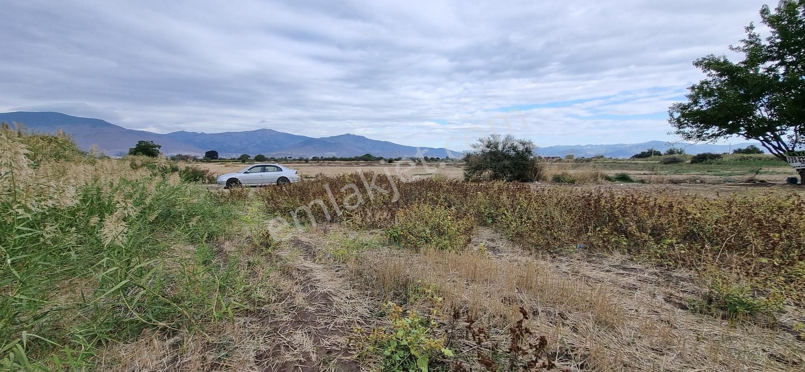 Foça Yolu Üzeri 271m2 Hisseli Tapu Çok İyi Konumda Yatırımlık — fotoğraf 12