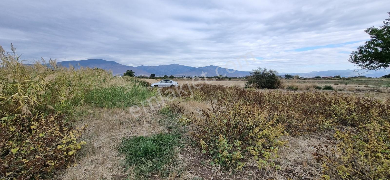 Foça Yolu Üzeri 271m2 Hisseli Tapu Çok İyi Konumda Yatırımlık — fotoğraf 15