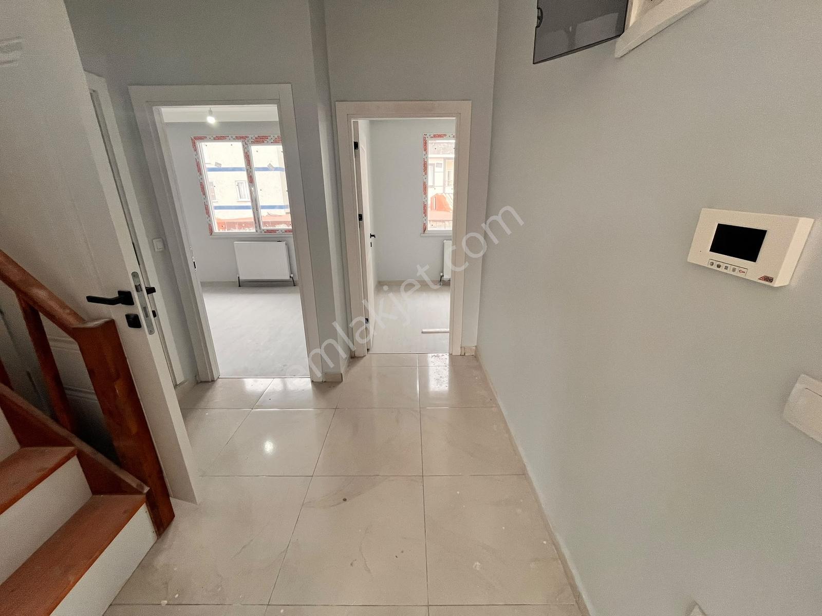 Kanarya'da 3+2 160m2 Tapu Masrafsız Kombi+ankastre Sıfır Dublex — fotoğraf 21