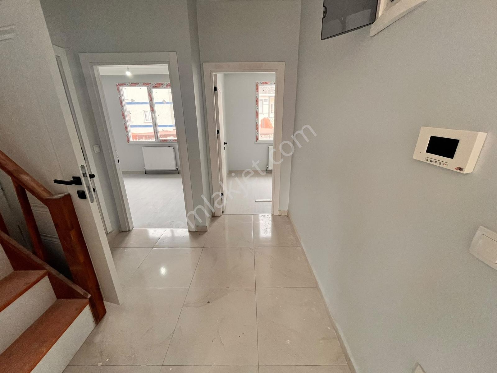 Kanarya'da 3+2 160m2 Tapu Masrafsız Kombi+ankastre Sıfır Dublex — fotoğraf 22