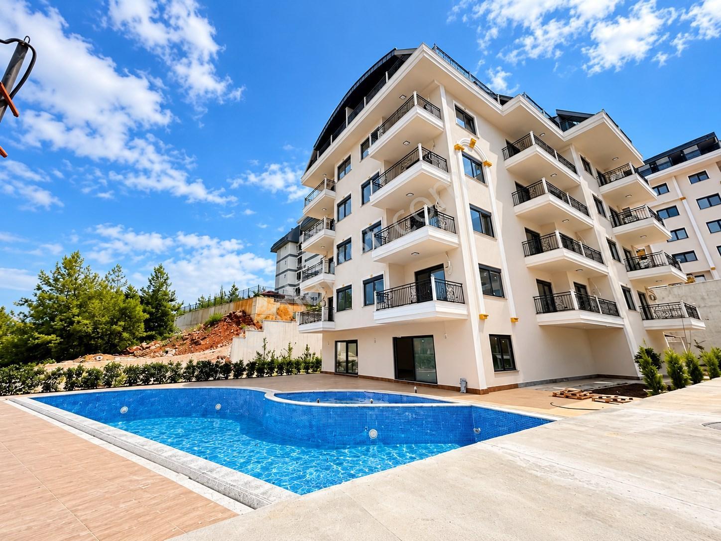Alanya Oba 1+1 Muhtşem Doğa Manzaraı Satılık Geniş Daire