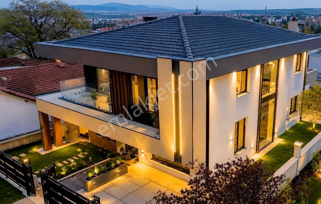 Gölbaşı Ballıkpınar' Da Sakin Yaşam Sunan Tripleks Villa