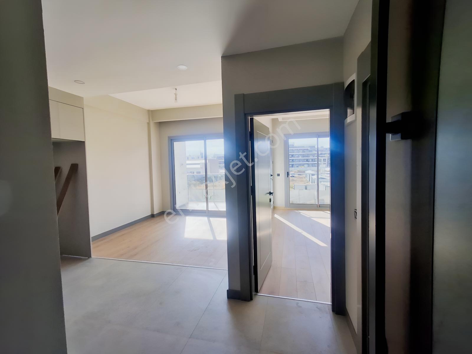 Kaçırılmayacak Fırsat 1+1 Havuzlu Konforlu Sitede Satılık Daire — fotoğraf 2