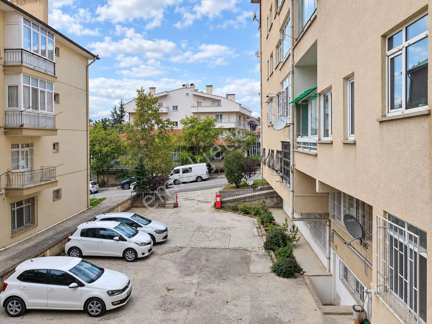 Başçavuş Sokakta Giriş Katta 1+1 Komple Yenilenmiş Satılık Daire — fotoğraf 47