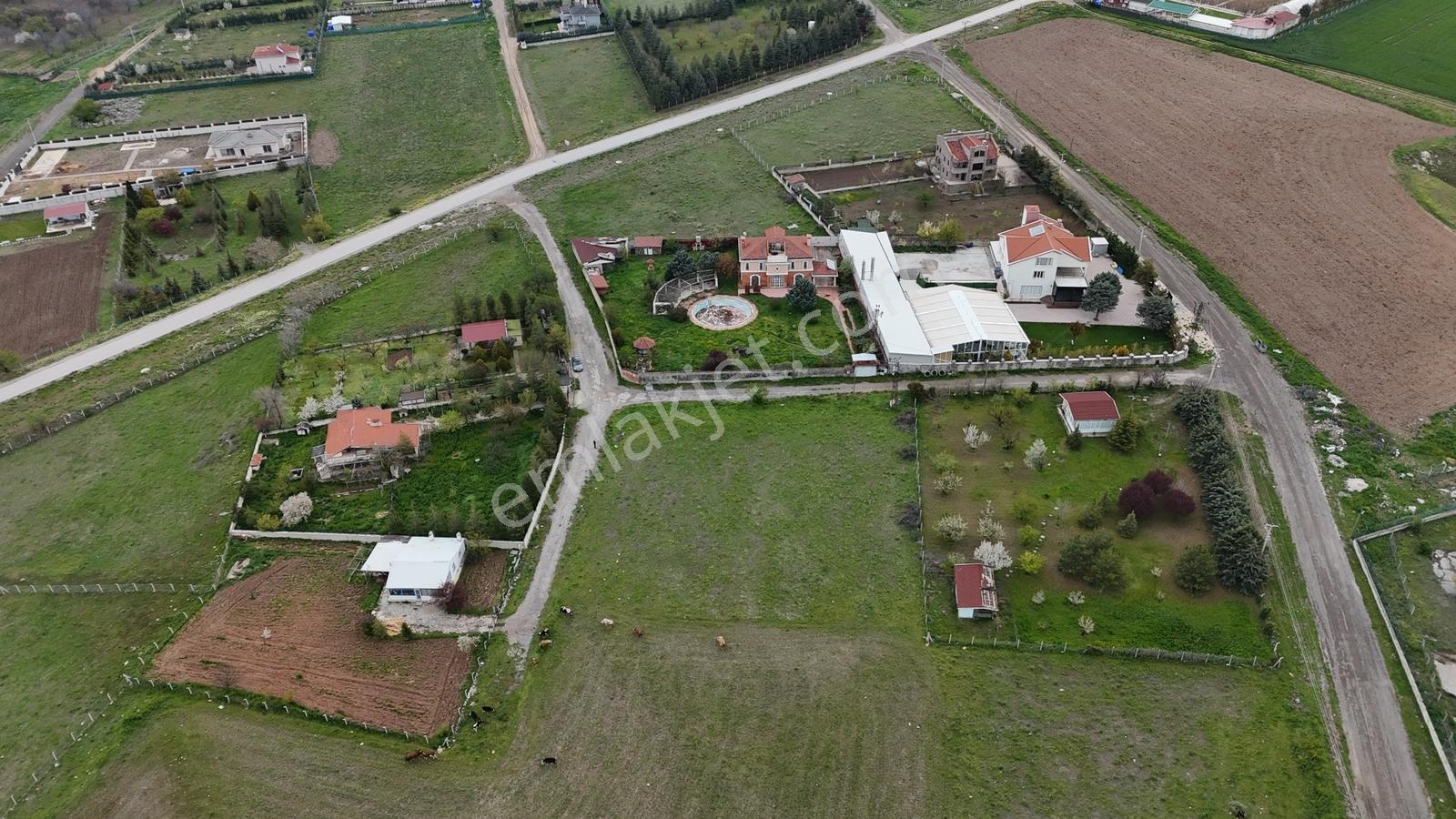 Gölbaşı Bahçelievler'De 3.000 M2 Köşe Parsel Satılık Arsa