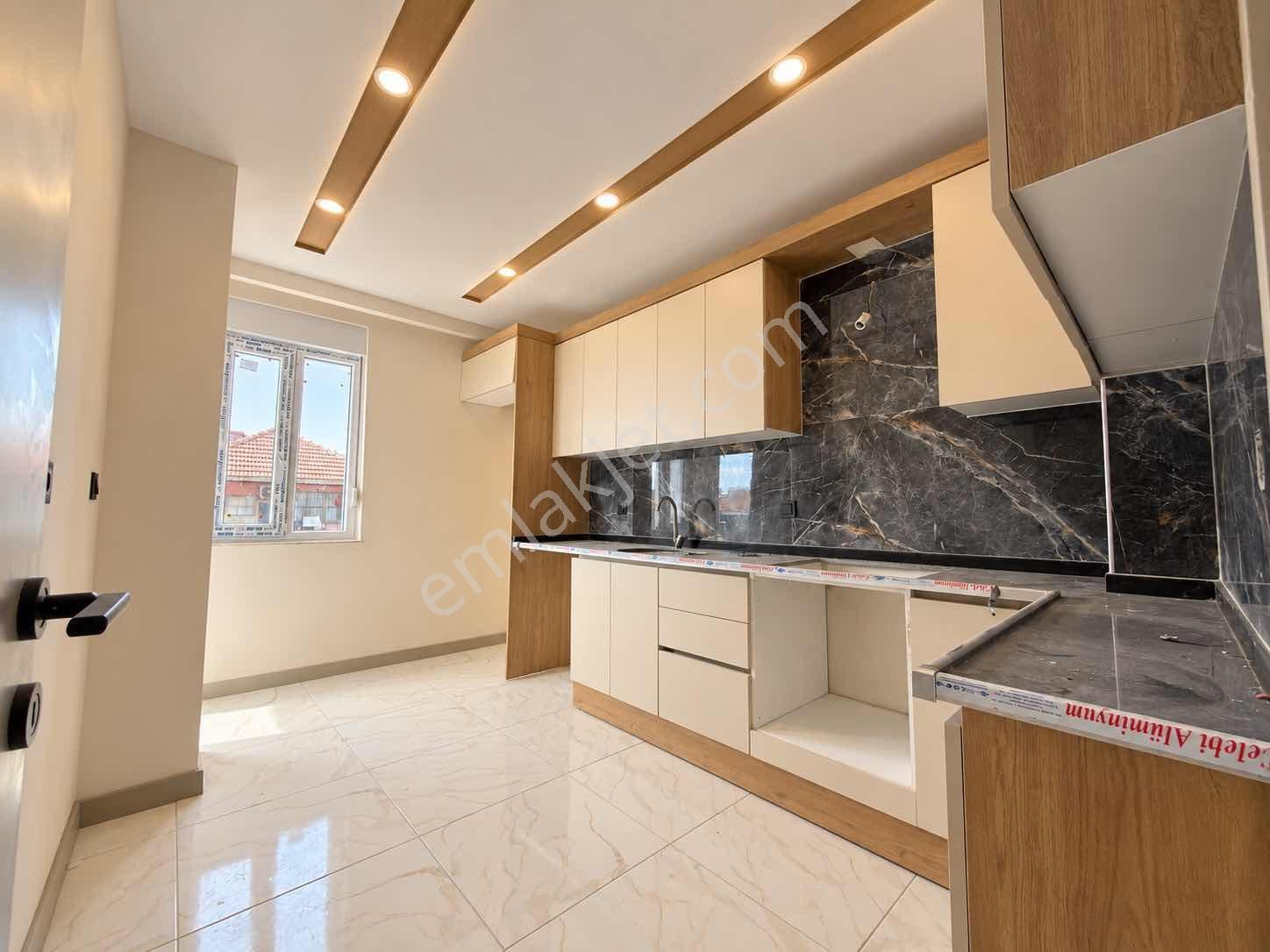 Sütçülerde Tahtakale Ve Perşembe Pazarı Yanı Asansör 2+1 Daire — fotoğraf 3