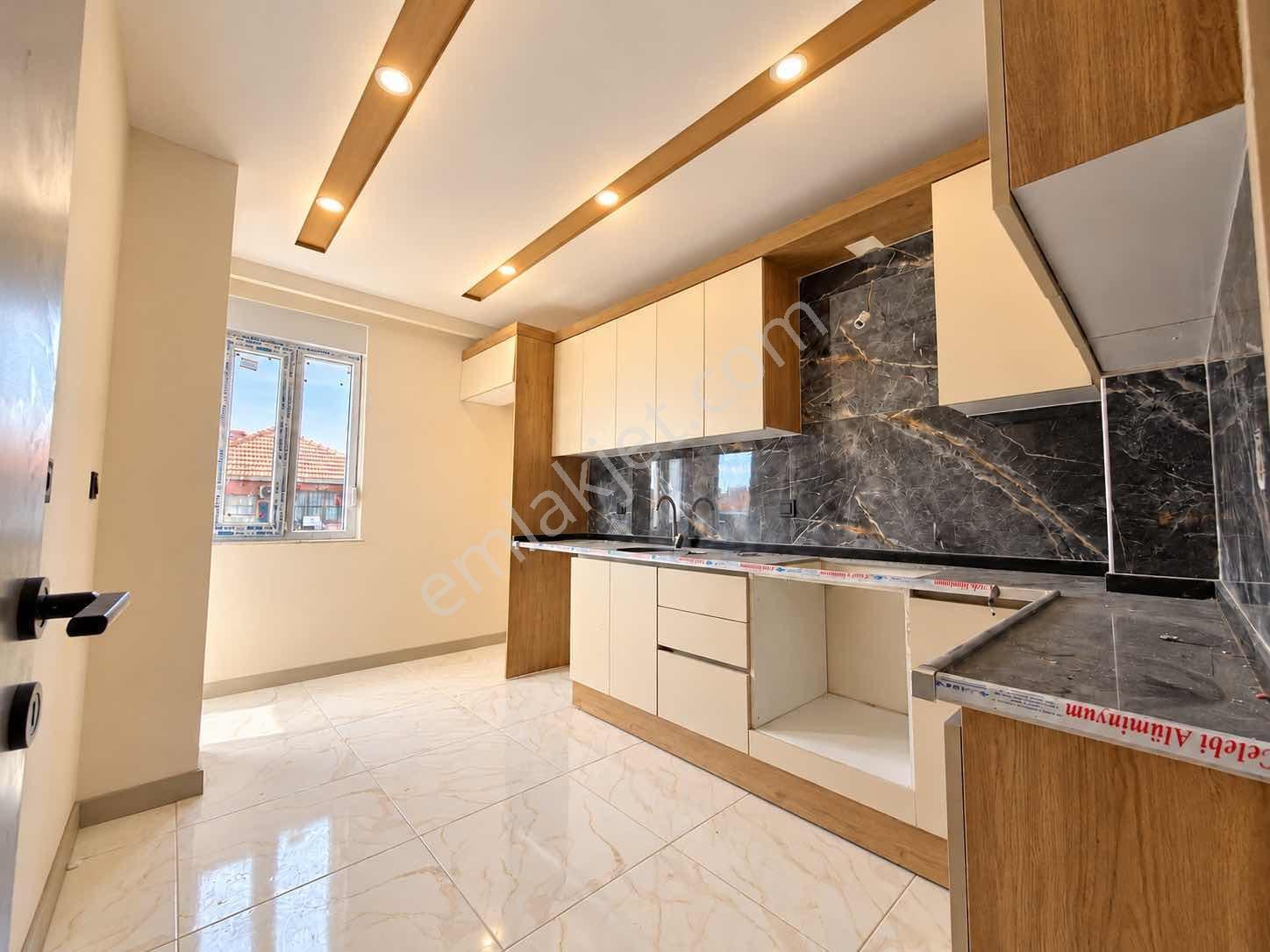 Sütçülerde Tahtakale Ve Perşembe Pazarı Yanı Asansör 2+1 Daire — fotoğraf 4