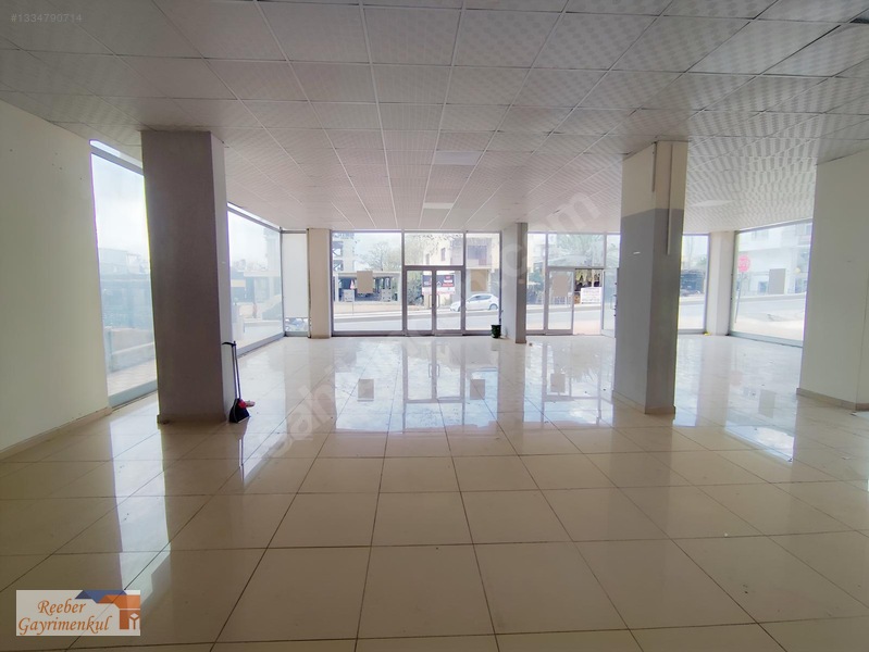 Yalınayak Çiftçiler Caddesi Üzerinde 660 M² Kiralık Geniş Dükkan — fotoğraf 15