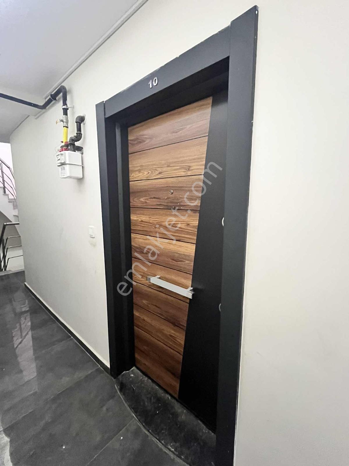 Hıdırlık Mahallesi Çarşı İçinde 2+1 — fotoğraf 6