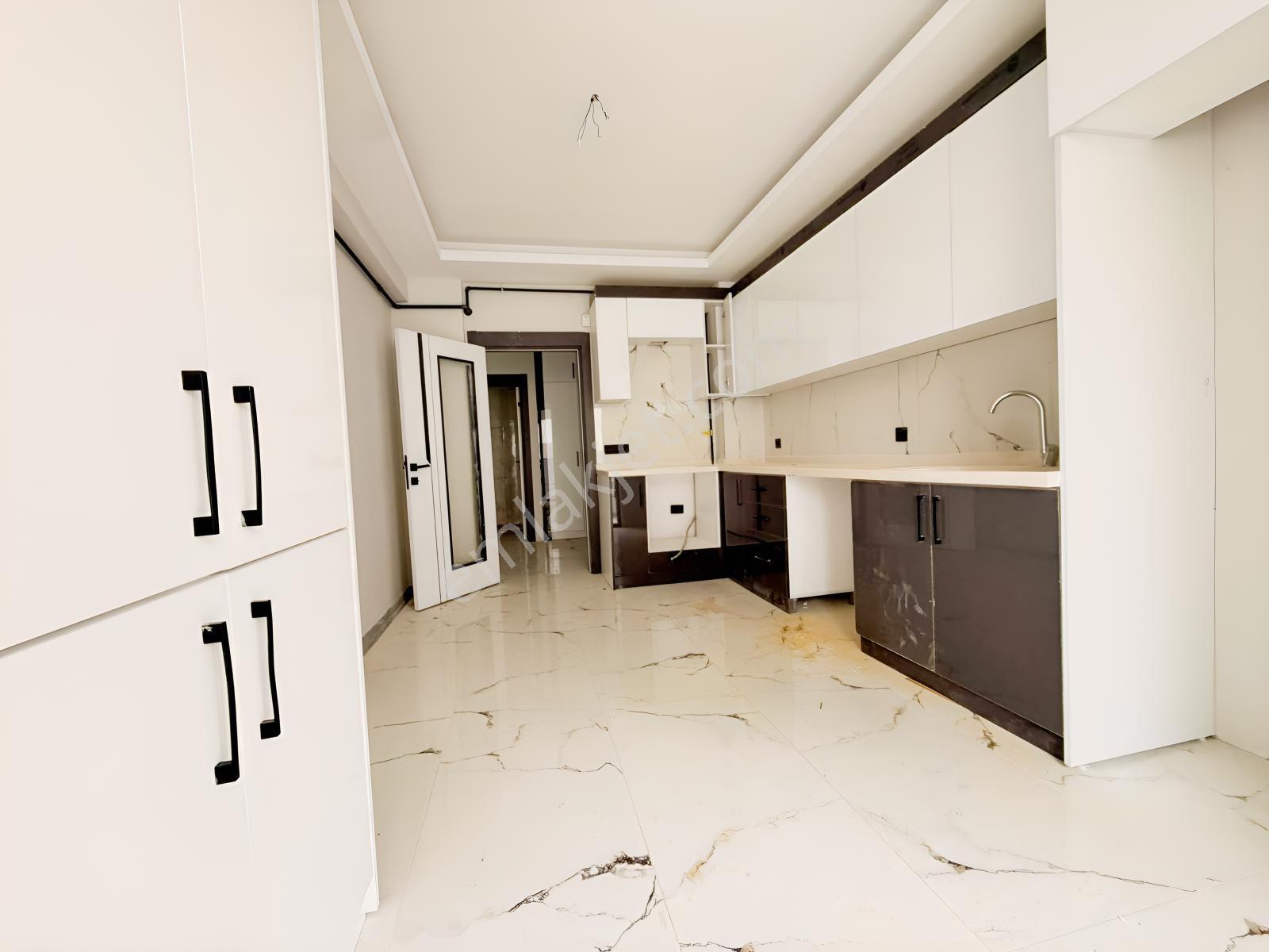 Albayrak Sıfır Site 5.Kat Ön Cephe 135M2 Şehitler Cad.Üzerin'De