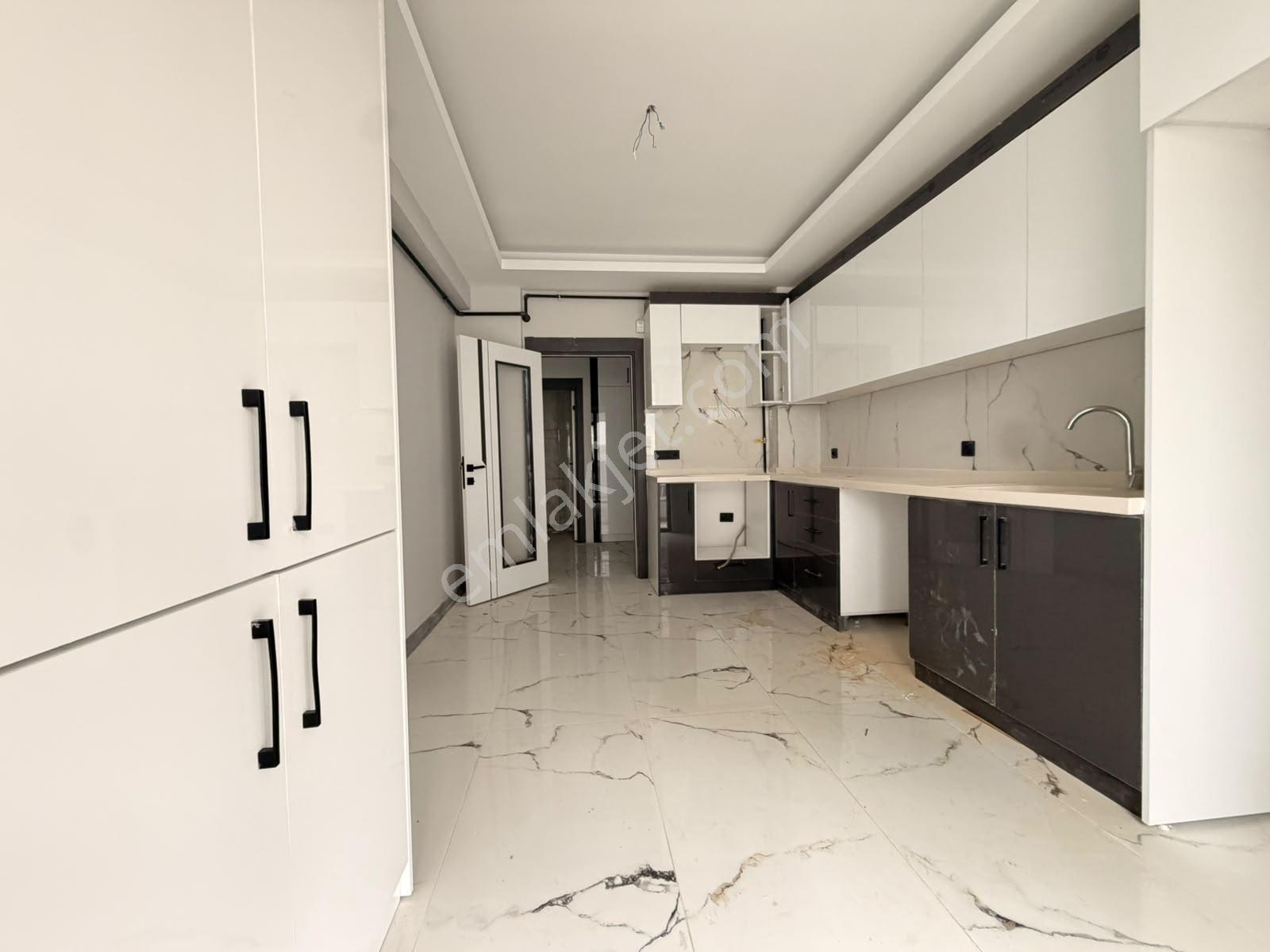 Albayrak Sıfır Site 5.kat Ön Cephe 135m2 Şehitler Cad.üzerin'de — fotoğraf 4