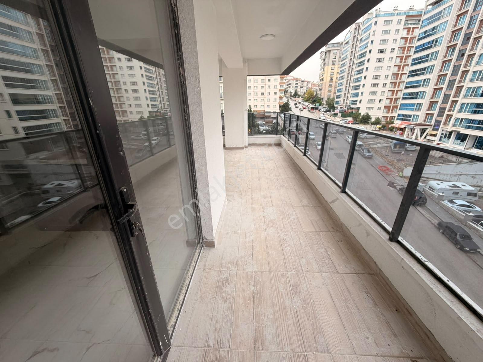 Albayrak Sıfır Site 5.kat Ön Cephe 135m2 Şehitler Cad.üzerin'de — fotoğraf 5