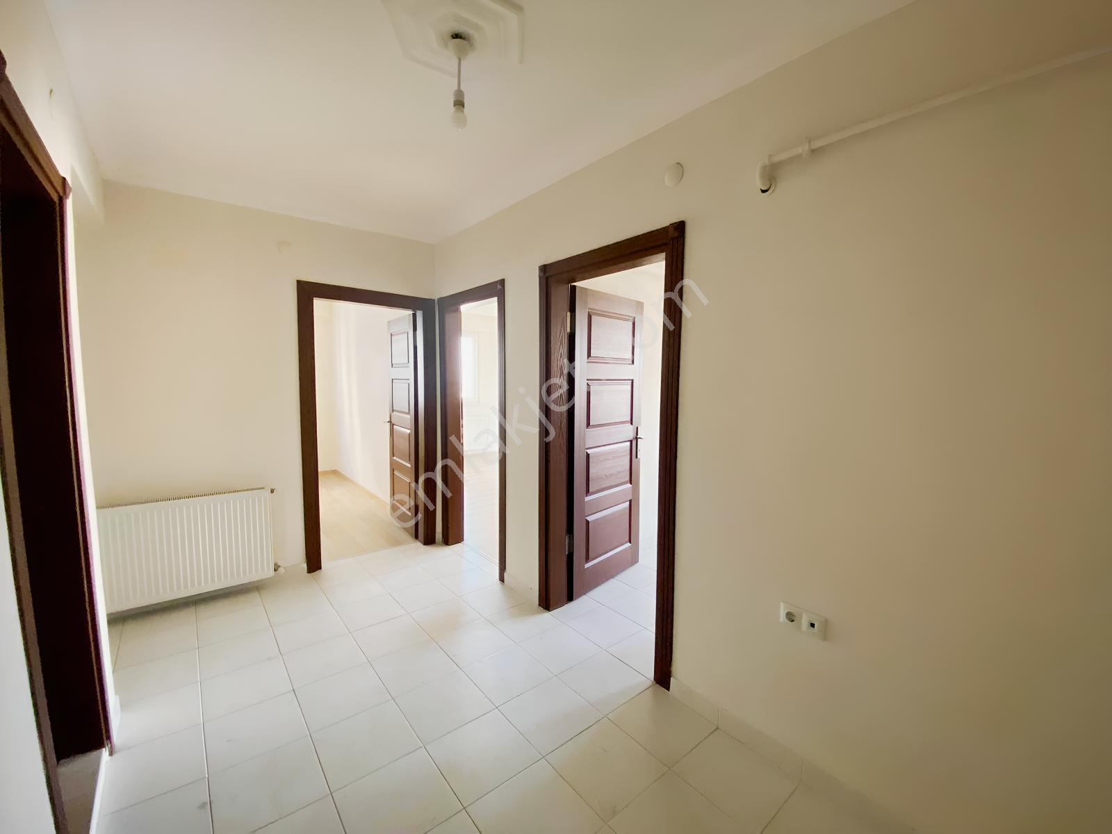 Revizyonplazadan Ömürevler Tranvaya Yürüme Mesafesinde 2+1 Daire — fotoğraf 2