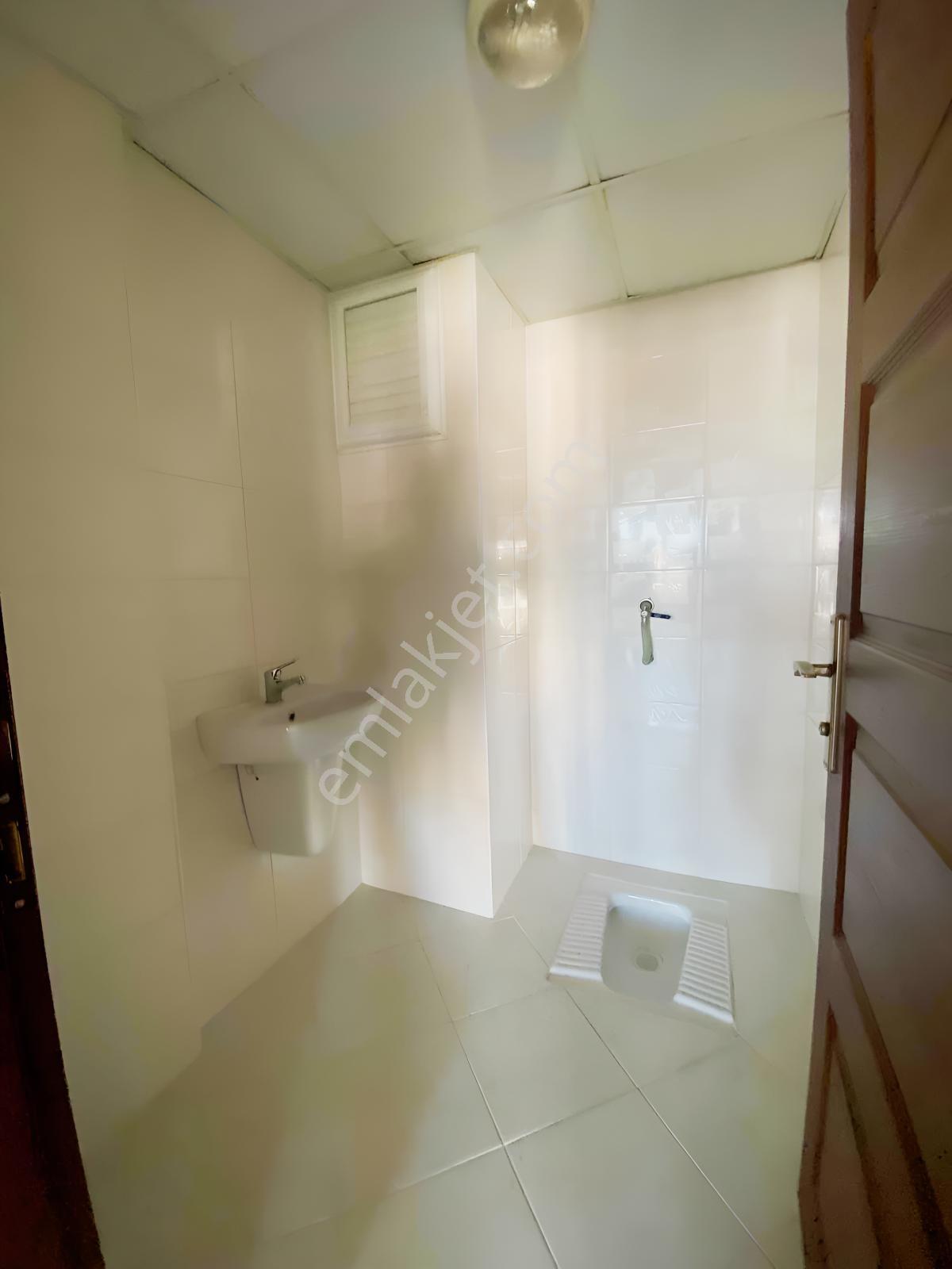 Revizyonplazadan Ömürevler Tranvaya Yürüme Mesafesinde 2+1 Daire — fotoğraf 3