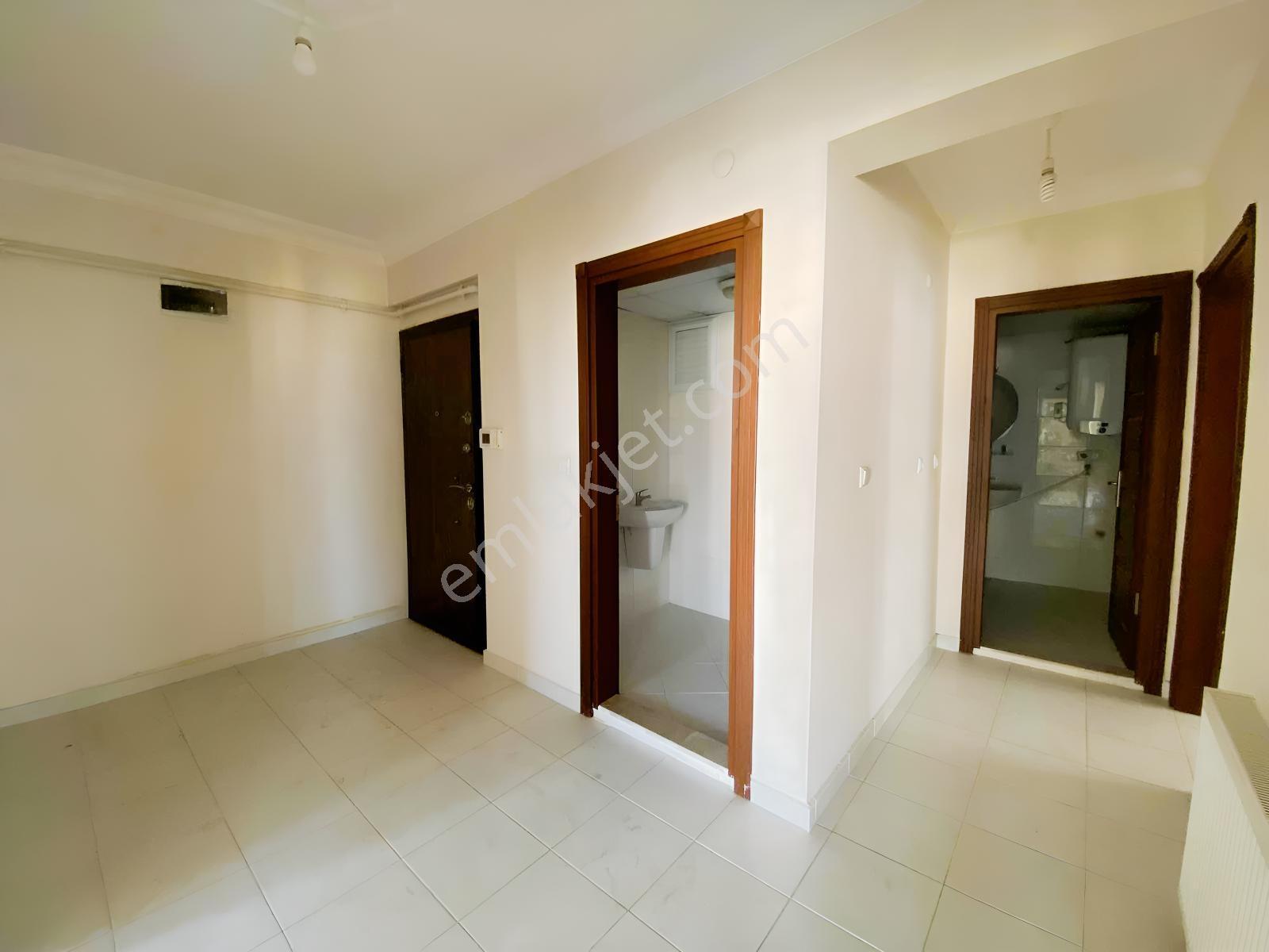 Revizyonplazadan Ömürevler Tranvaya Yürüme Mesafesinde 2+1 Daire — fotoğraf 10