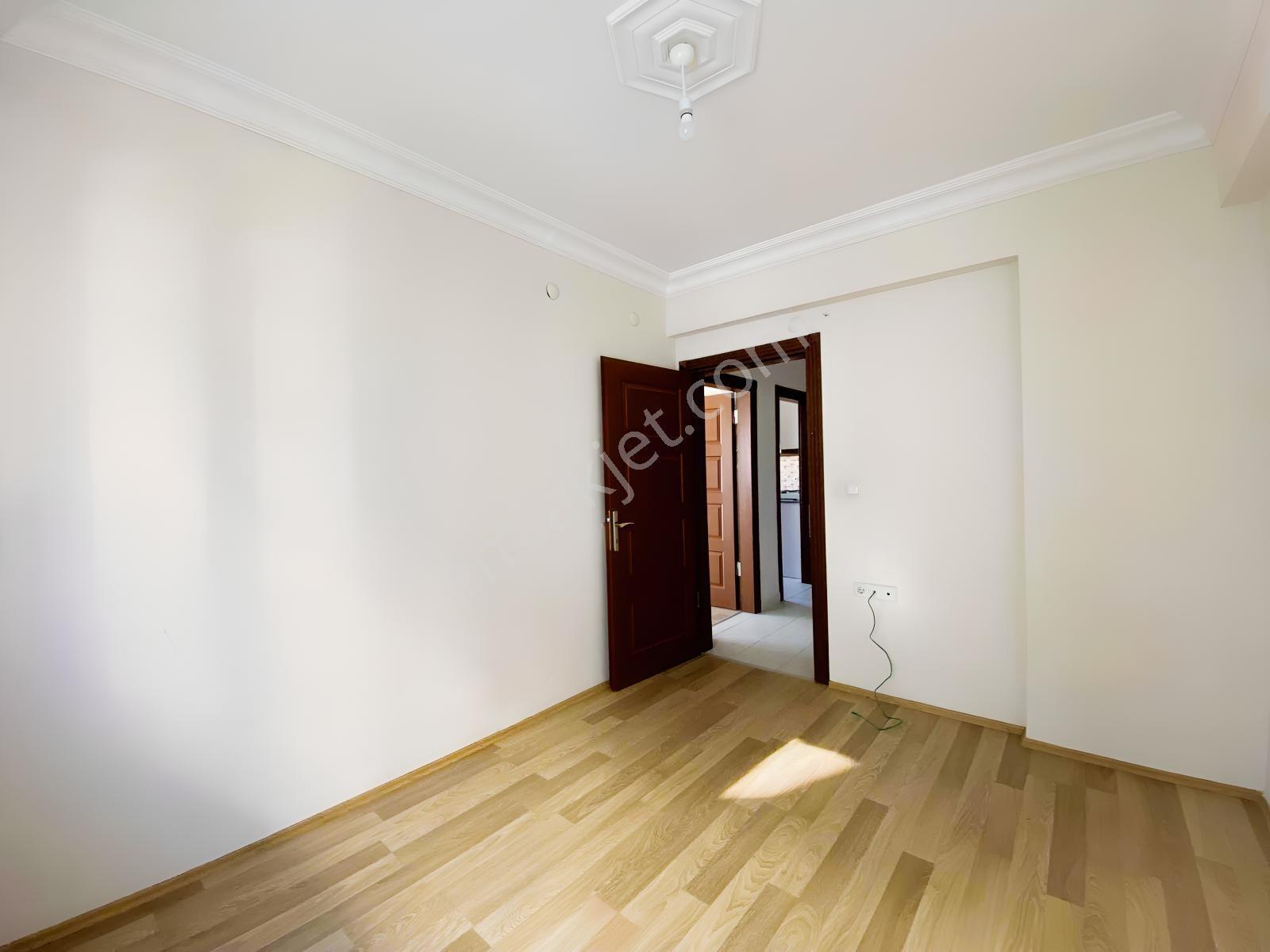 Revizyonplazadan Ömürevler Tranvaya Yürüme Mesafesinde 2+1 Daire — fotoğraf 13