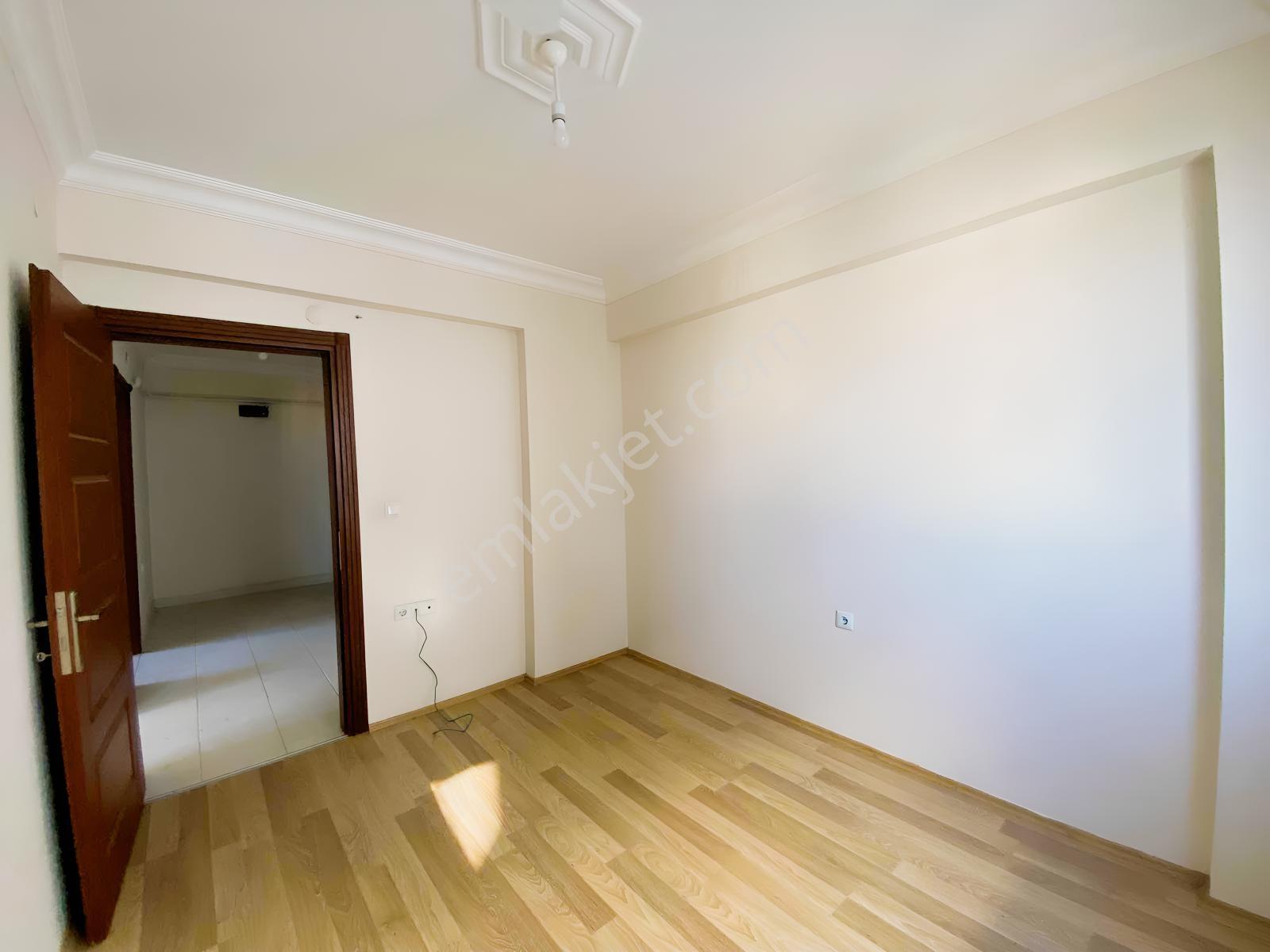 Revizyonplazadan Ömürevler Tranvaya Yürüme Mesafesinde 2+1 Daire — fotoğraf 14