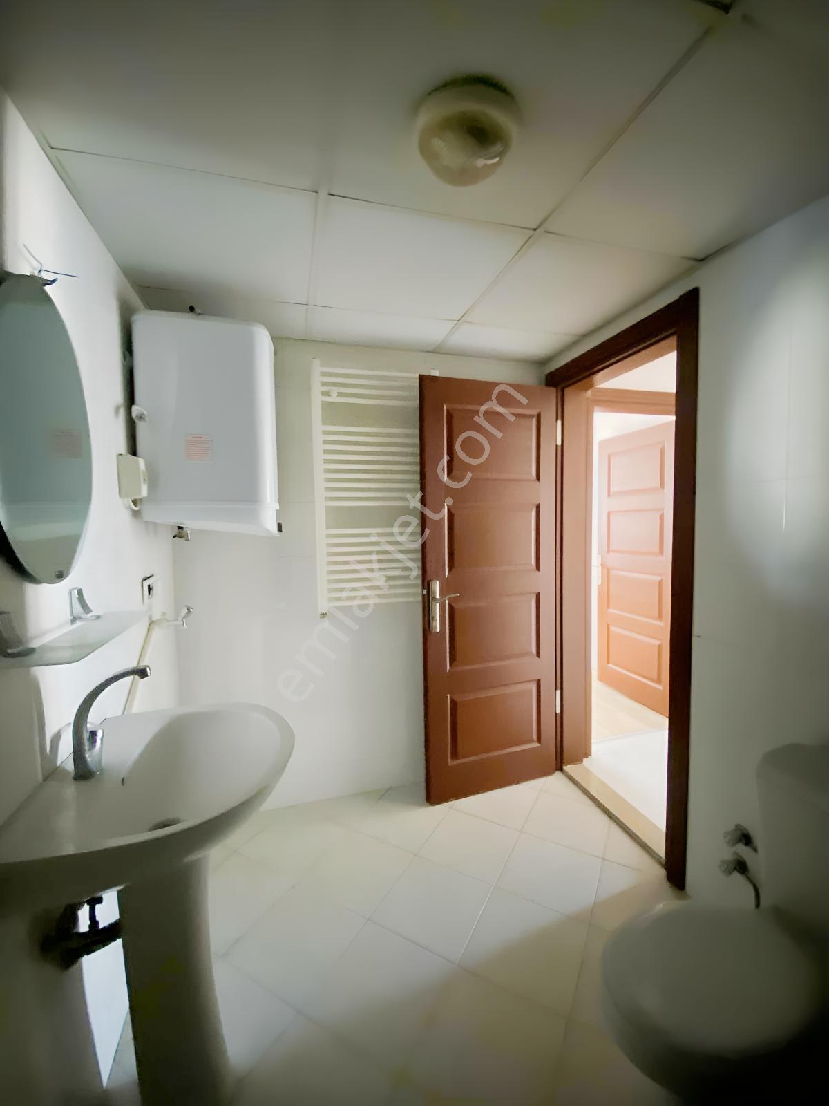 Revizyonplazadan Ömürevler Tranvaya Yürüme Mesafesinde 2+1 Daire — fotoğraf 19
