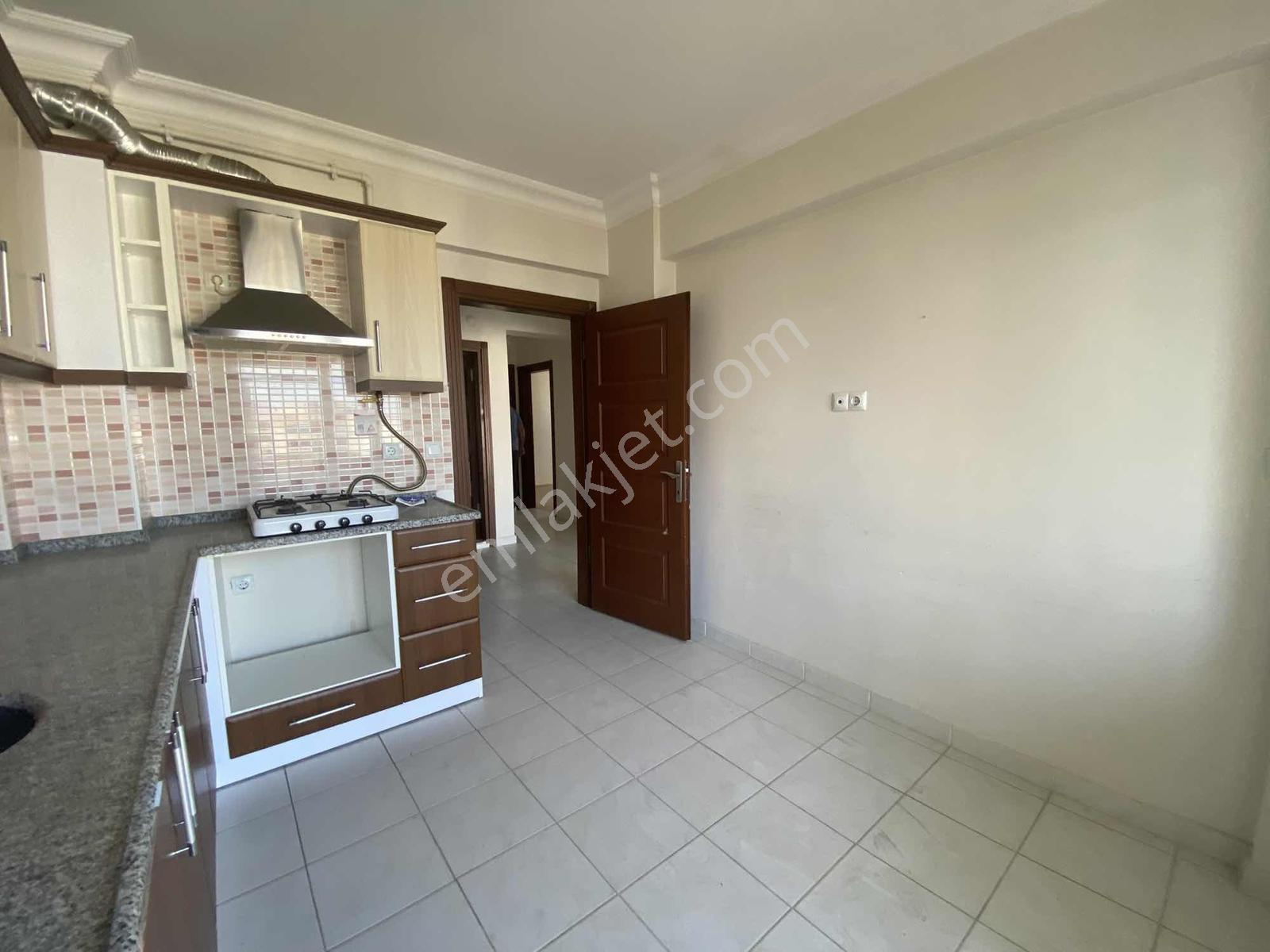 Revizyonplazadan Ömürevler Tranvaya Yürüme Mesafesinde 2+1 Daire — fotoğraf 24