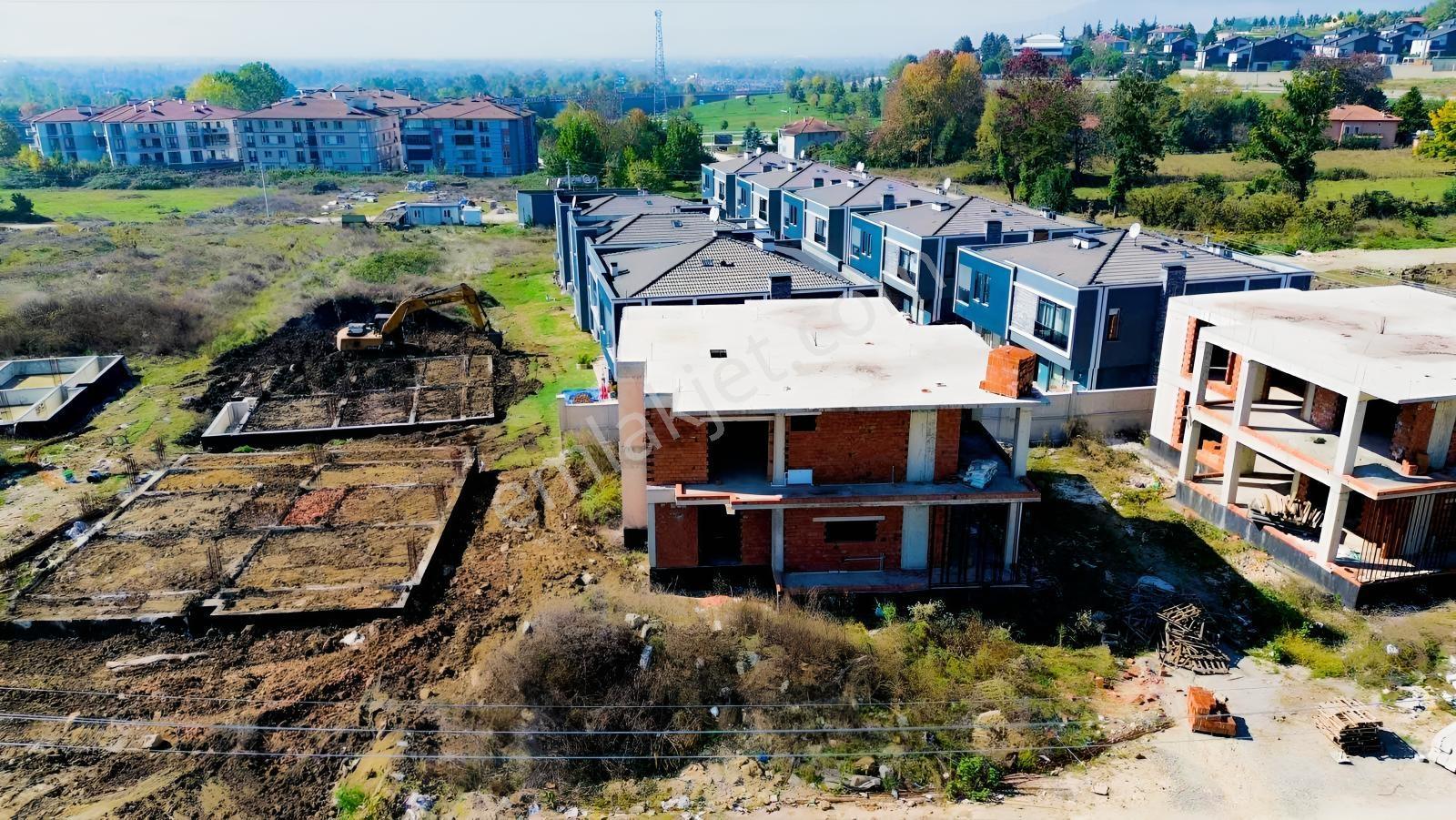 Bahcesehirde Barbekü , Şömineli 4+1 Mustakil Girisli Villa — fotoğraf 2