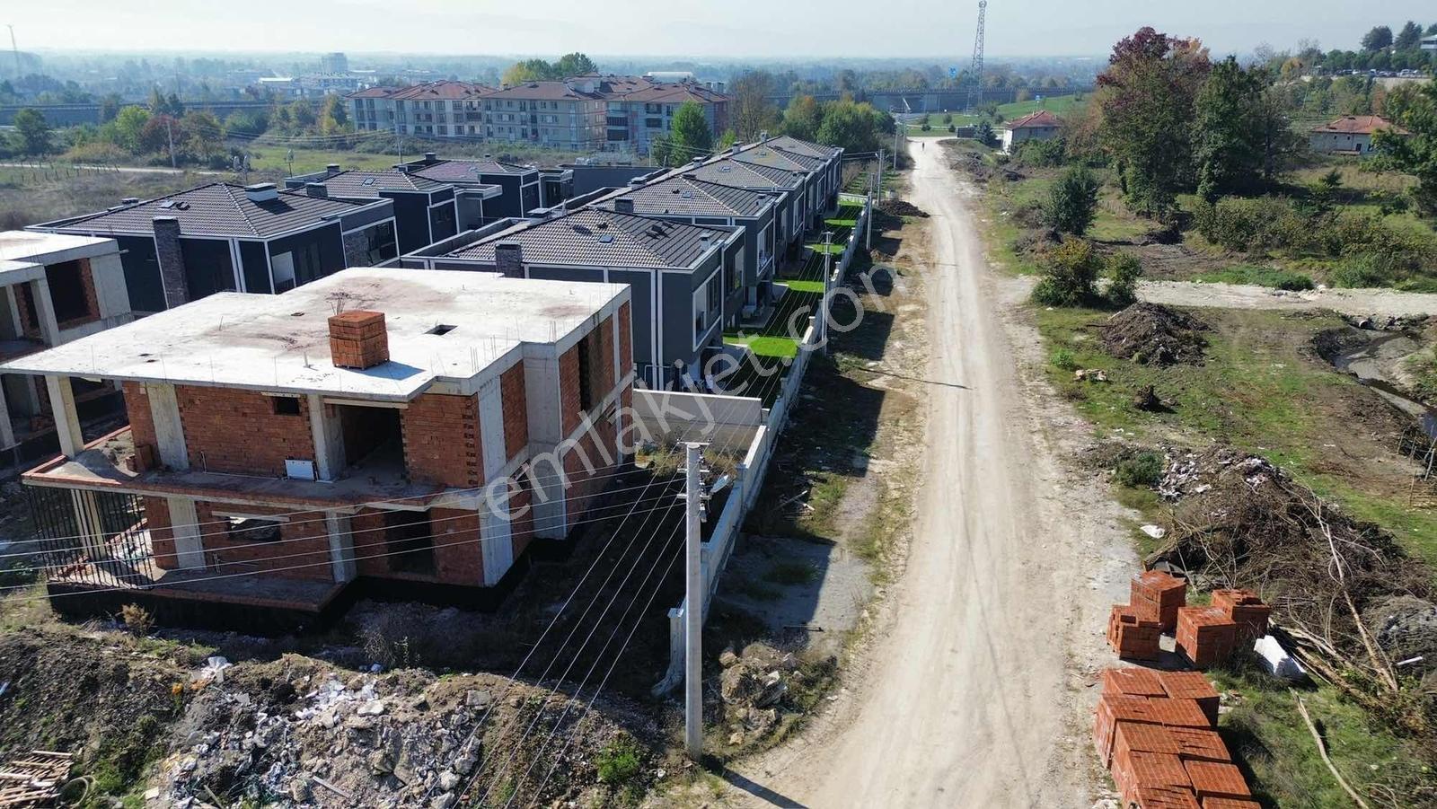 Bahcesehirde Barbekü , Şömineli 4+1 Mustakil Girisli Villa — fotoğraf 3