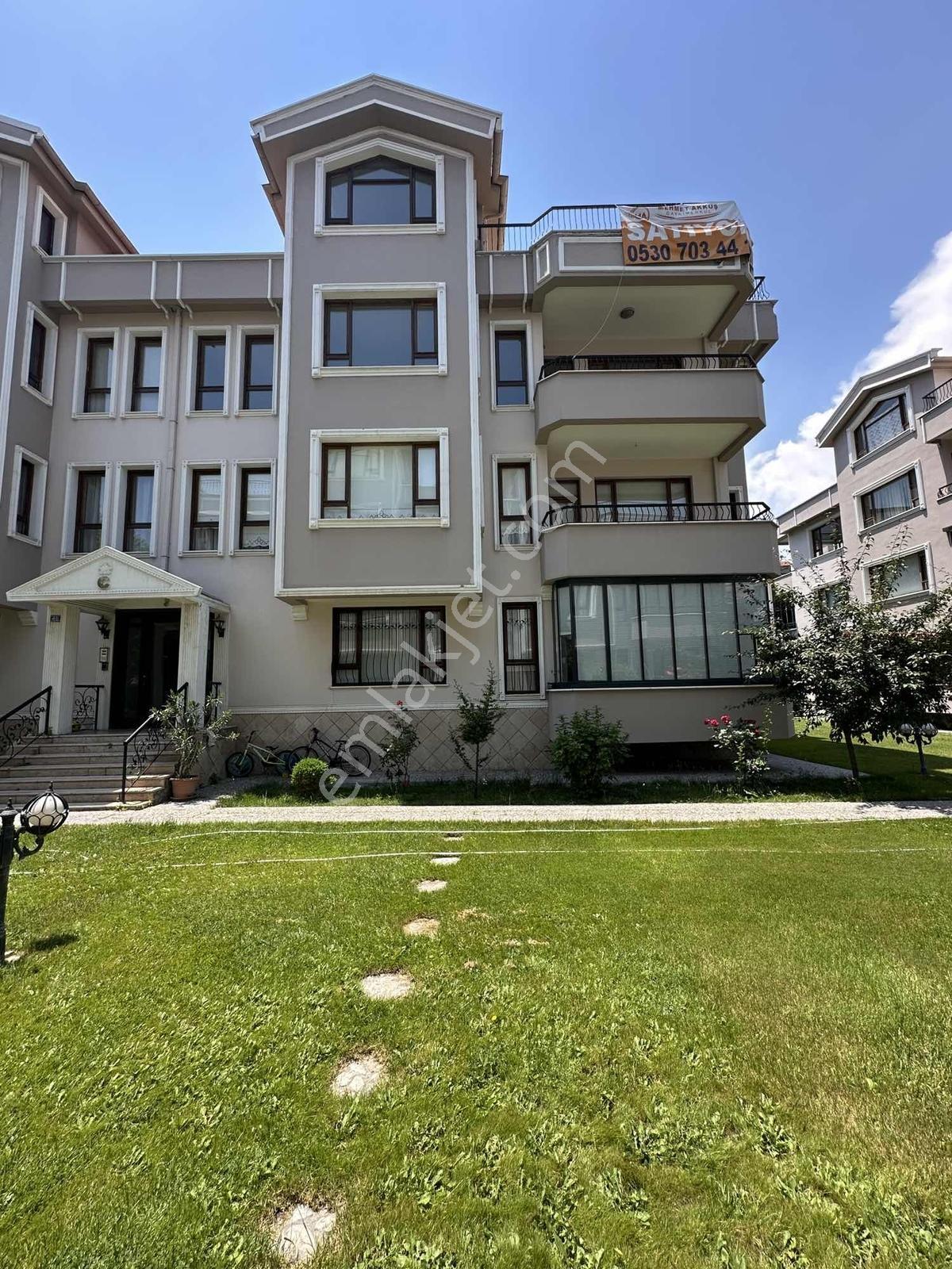M.Yeniyol Cad. Karaağalar Sit. Boş Satılık 5+1 Dublex Daire