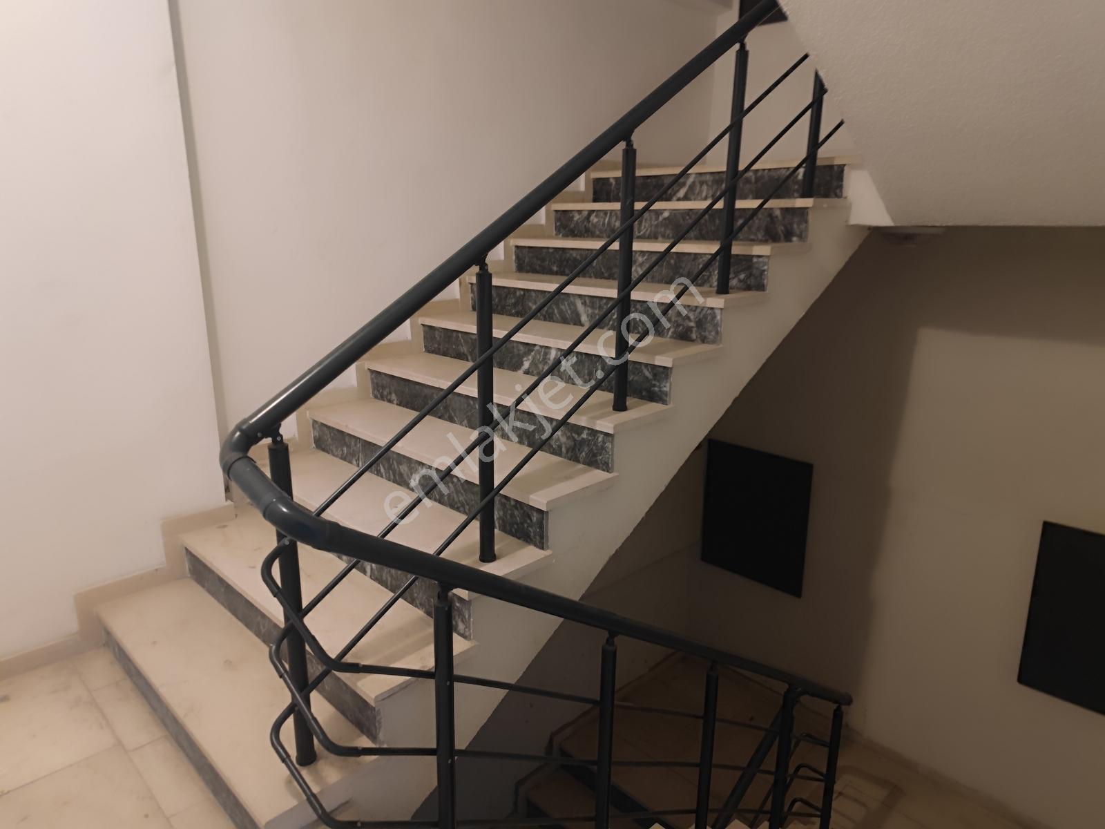 Site İçerisinde Merkezde 2+1 — fotoğraf 22