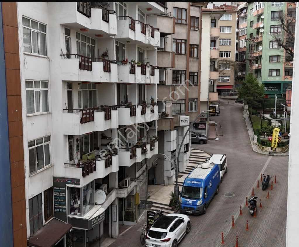 Cb-mark'tan İzmit Merkezde 1. Kat Satılık Ev — fotoğraf 32
