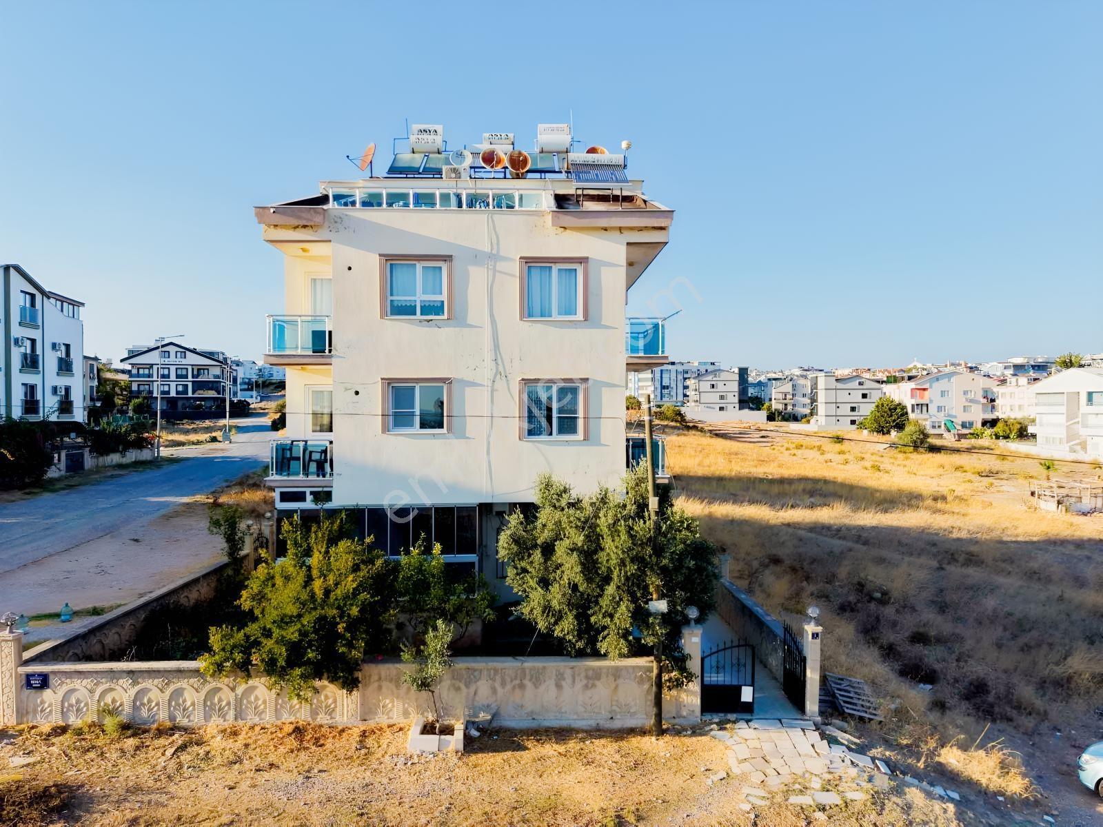 Didim Efelerde Köşe Konumlu, Manzaralı Ve Çift Balkonlu 2+1